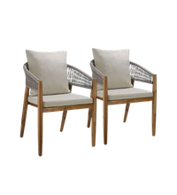 Vrijstaand beeld van tuinstoelen